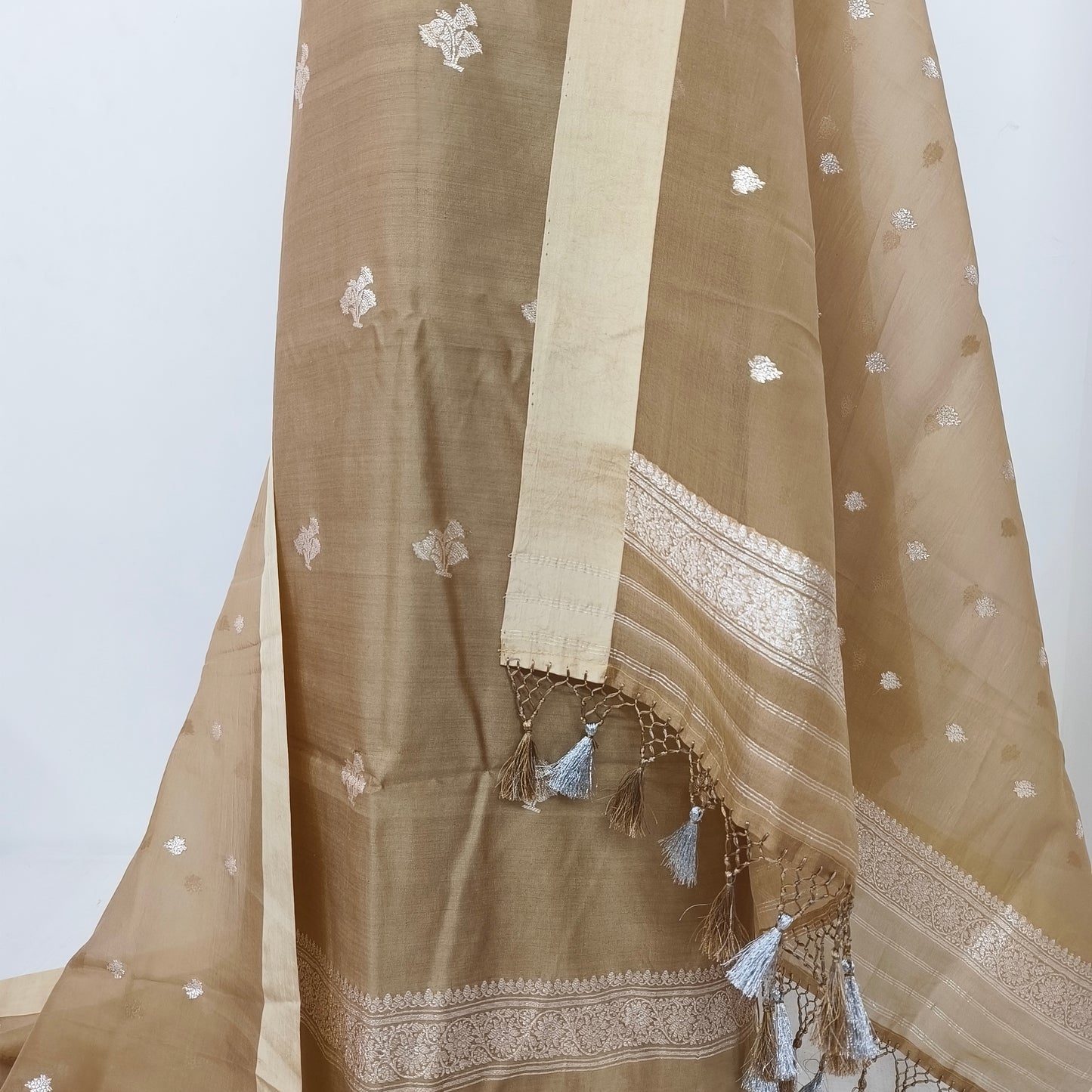 Handloom kadwa suits set satain border silver zari