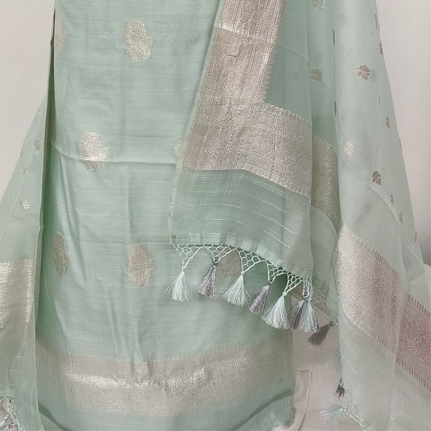 Handloom kadwa suits set kadwa border silver zari